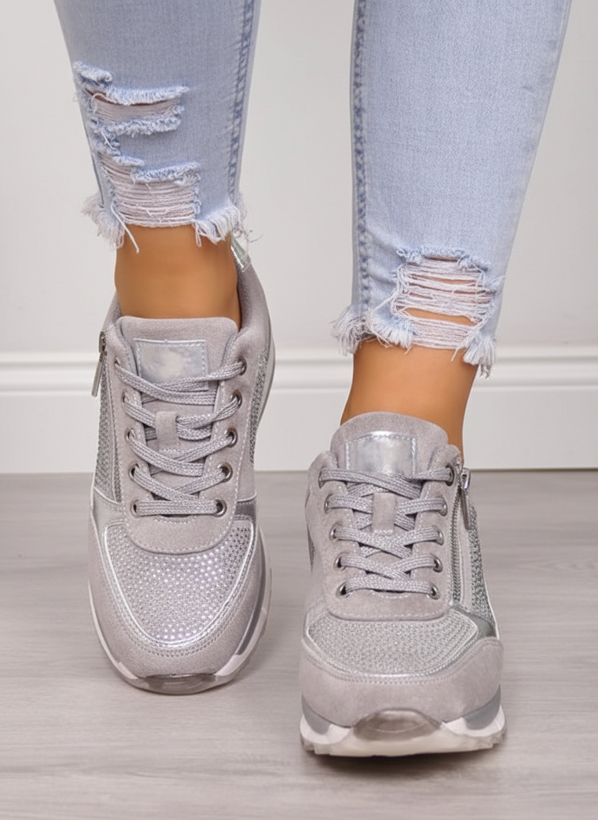 NOUVEAU RICHE Amore | Damen Sneakers – Herzförmiges Detail, Soft-Padding