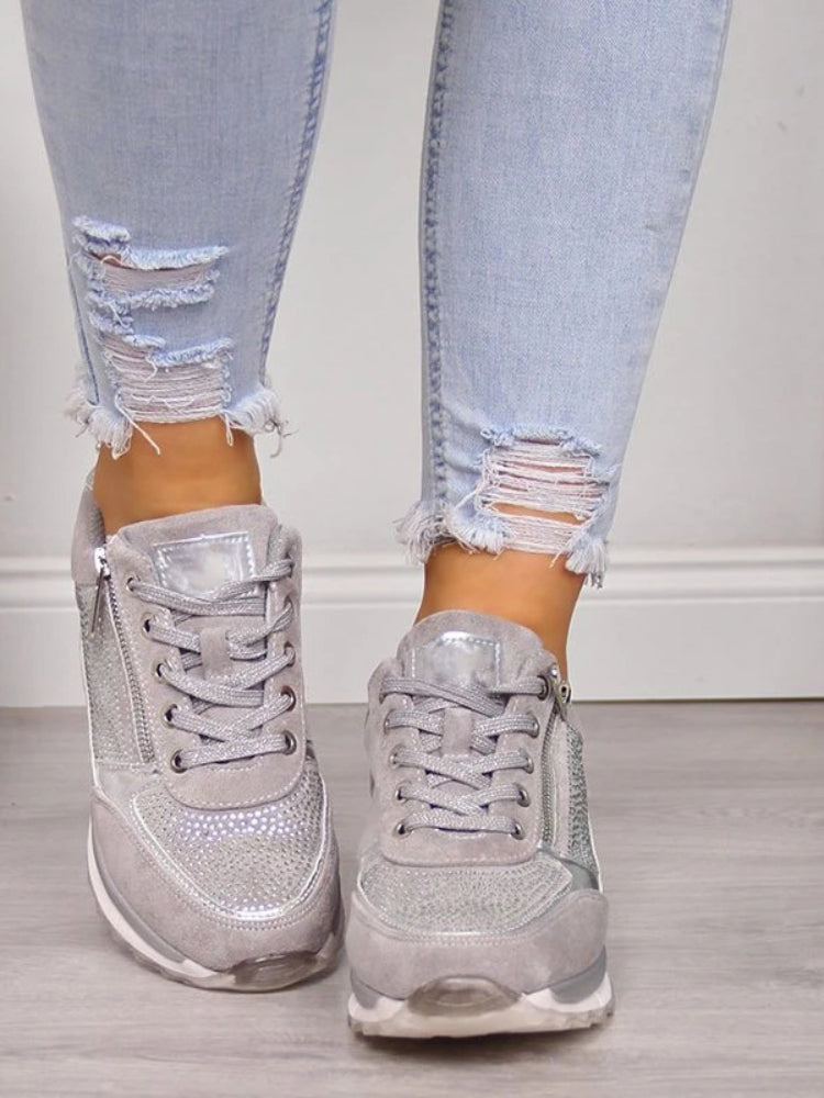 NOUVEAU RICHE Amore | Damen Sneakers – Herzförmiges Detail, Soft-Padding
