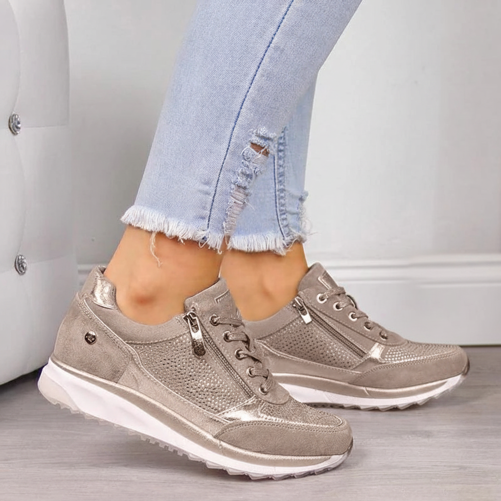 NOUVEAU RICHE Amore | Damen Sneakers – Herzförmiges Detail, Soft-Padding Beige