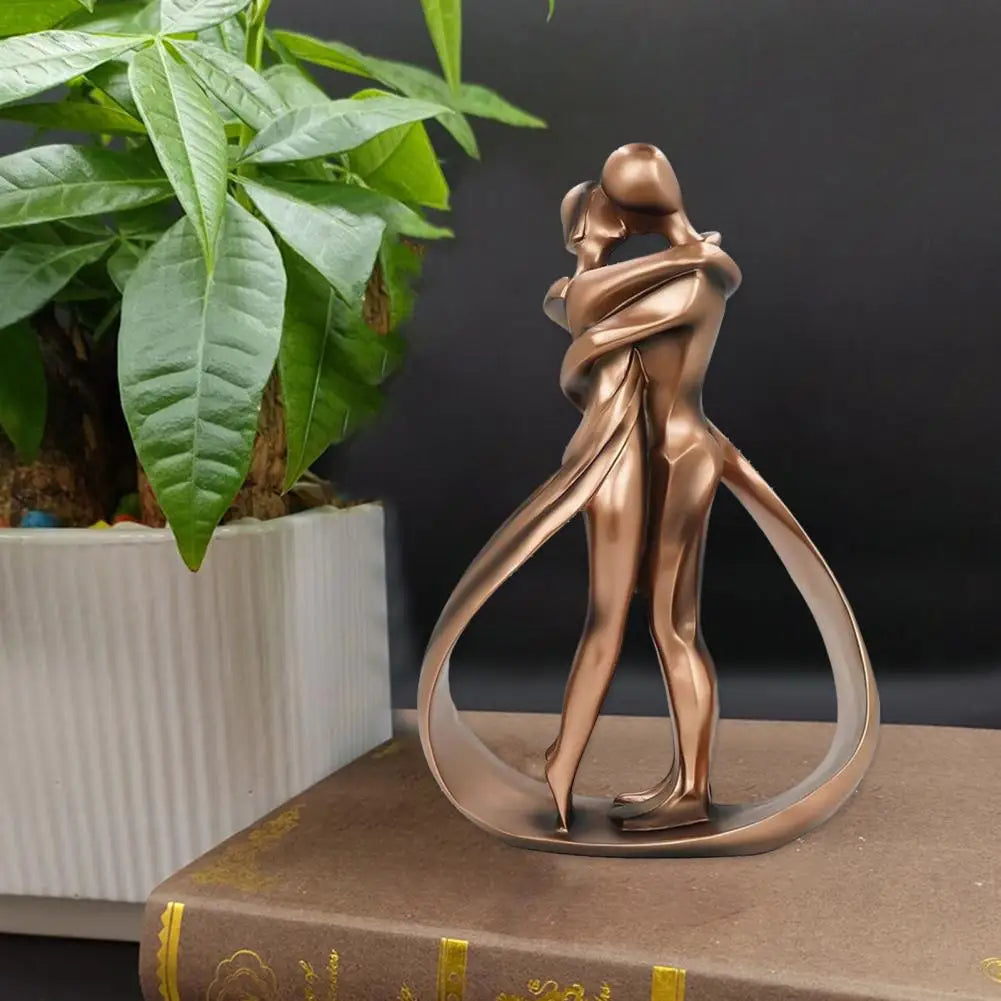 NOUVEAU RICHE Dekorative Skulptur Umarmender Figuren – Liebespaar Skulptur in Bronze-Optik, Romantische Deko & Geschenk – Seraphina Bronze