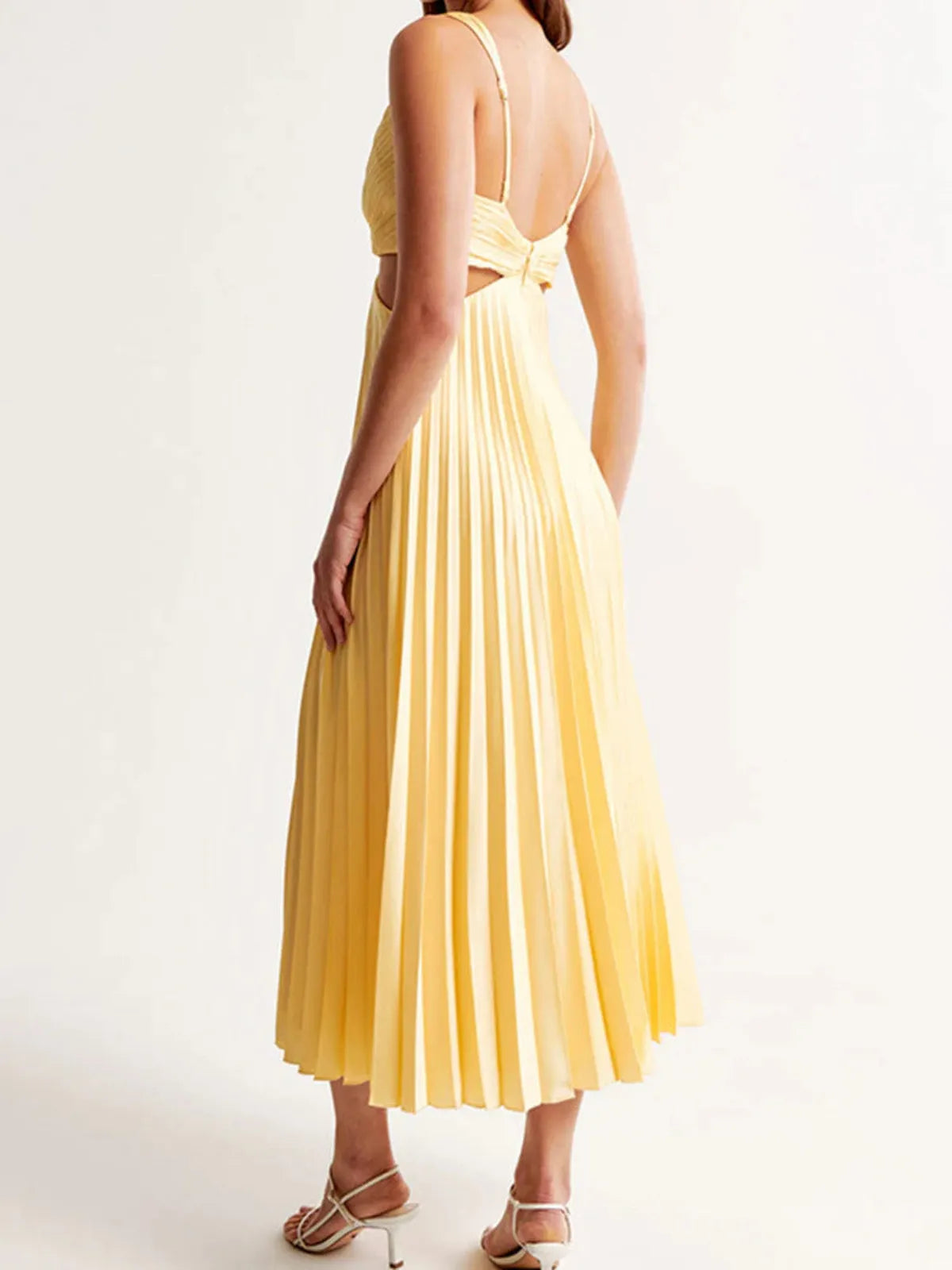 NOUVEAU RICHE Plissiertes Maxikleid mit V-Ausschnitt und Cut-Out-Taille