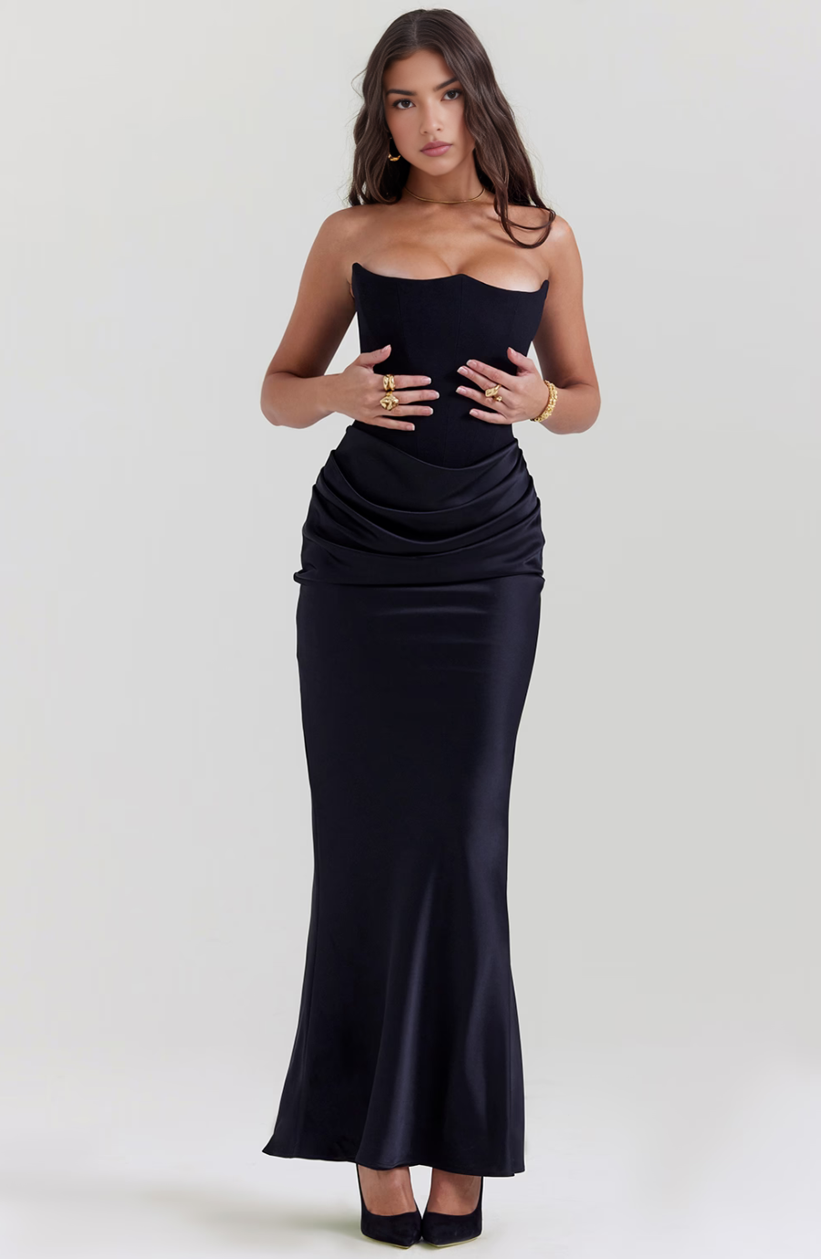 NOUVEAU RICHE Polierte Satinrobe Mit Skulpturalem Oberteil Langem Fall Schwarz 20 - 22 (XL)