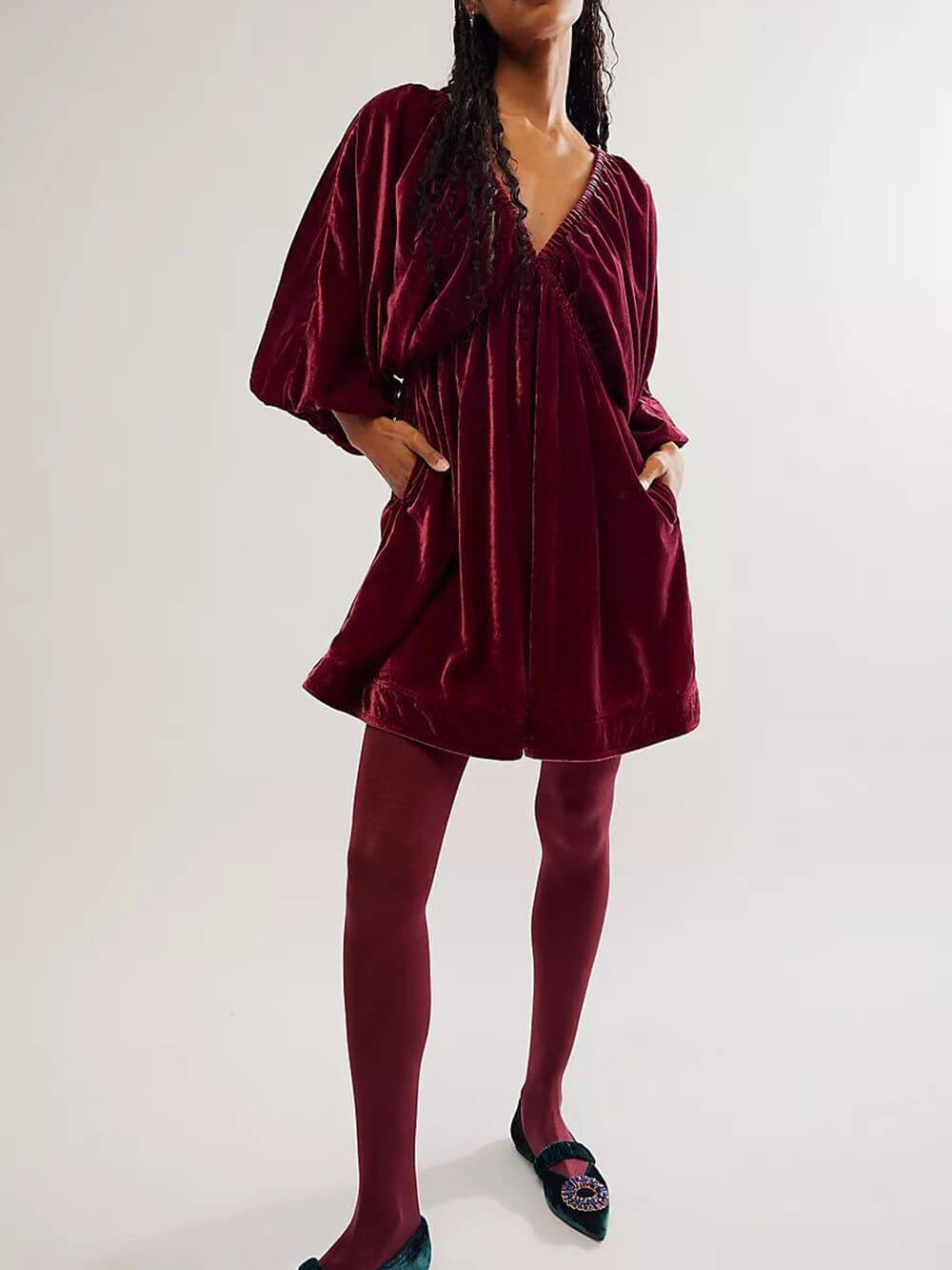 NOUVEAU RICHE Elegantes Samt Minikleid für Frauen Ideal für Besondere Anlässe Luxuriöse Silhouette Stilvolles Design