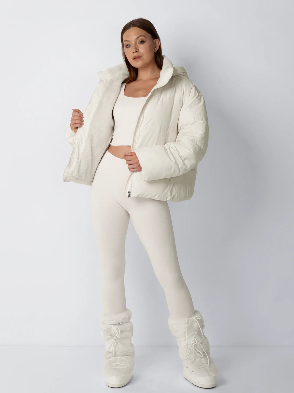 Amore | Kurze Damen Pufferjacke mit Abnehmbarer Kapuze - Warme Gesteppte Winterjacke mit Weichem Kunstpelzfutter & Reißverschluss