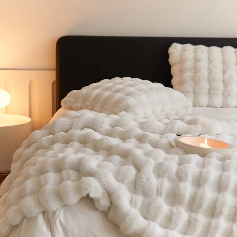 NOUVEAU RICHE Kaninchen-Faux-Fur-Decke für ultimativen Komfort und Wärme
