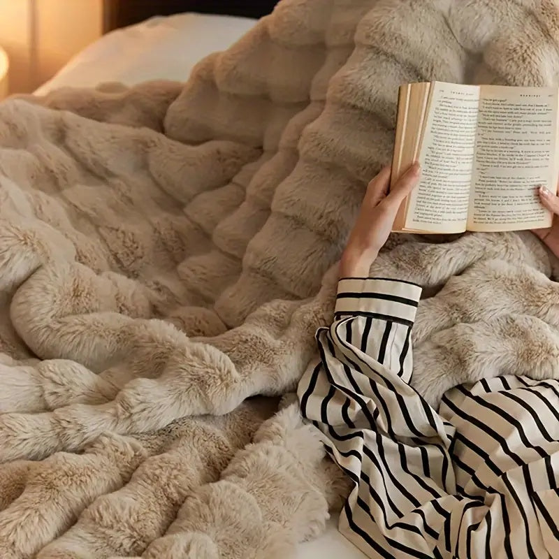 NOUVEAU RICHE Kaninchen-Faux-Fur-Decke für ultimativen Komfort und Wärme