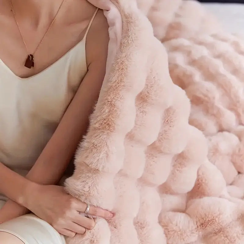 NOUVEAU RICHE Kaninchen-Faux-Fur-Decke für ultimativen Komfort und Wärme