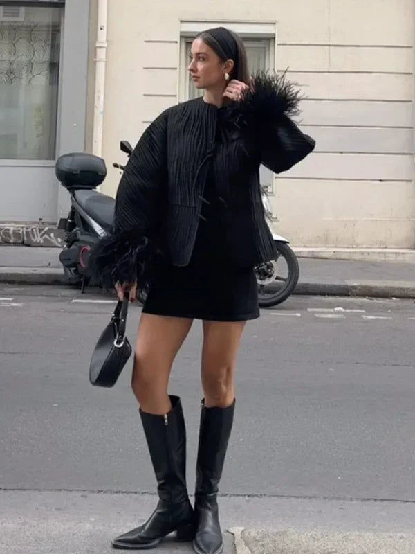 NOUVEAU RICHE Elegante Jacke mit Federmanschetten für Damen Schicke Oberbekleidung mit Einzigartigen Details Hochwertige Materialien Stilvolle Alltagsmode