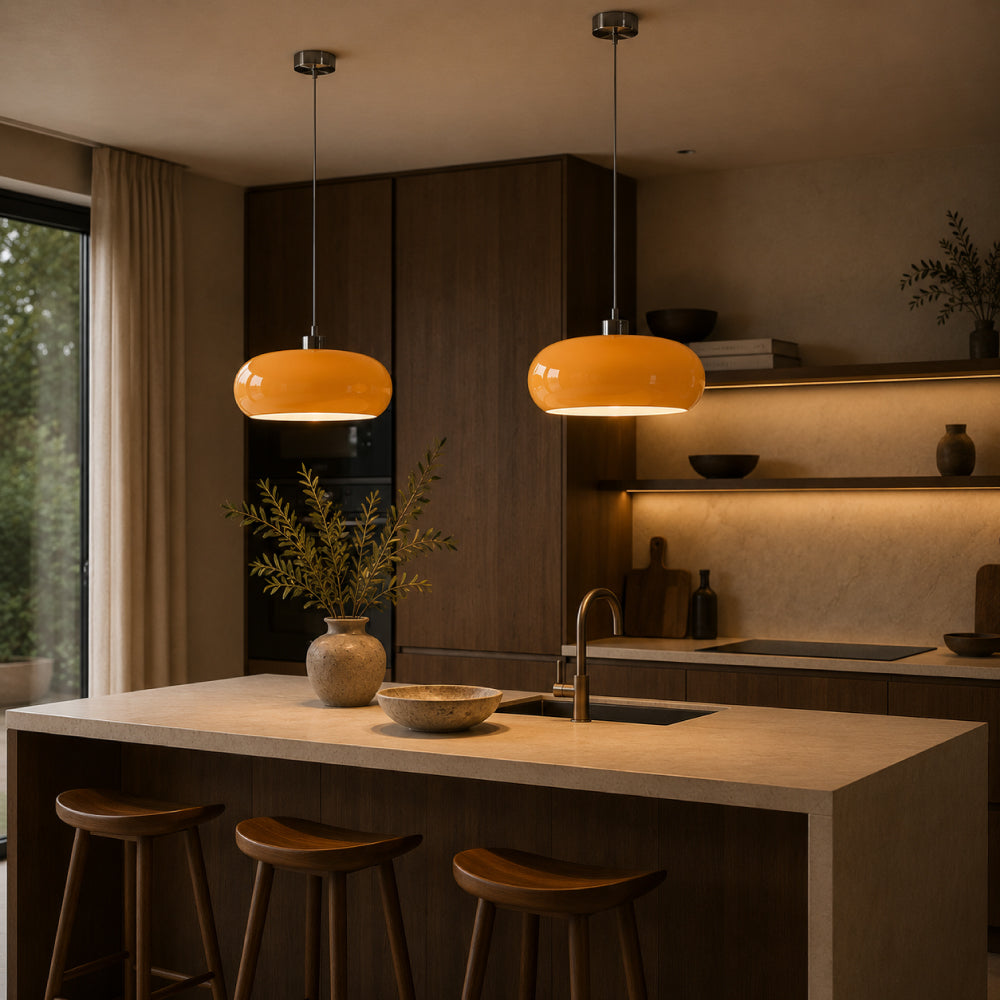 NOUVEAU RICHE Retro-Pendelleuchte – Hängelampe aus Farbigem Glas für den Esstisch & Kücheninsel, Weiss oder Orange