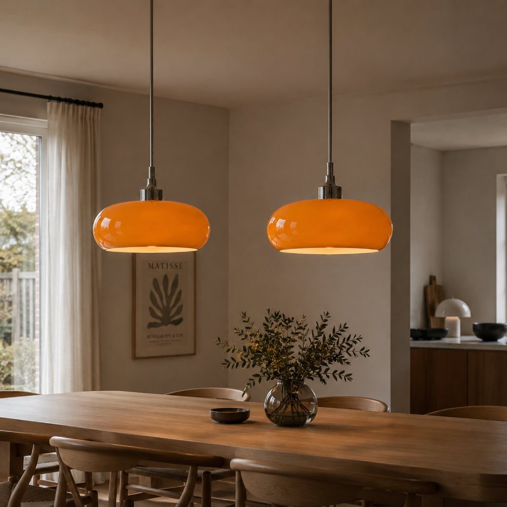 NOUVEAU RICHE Retro-Pendelleuchte – Hängelampe aus Farbigem Glas für den Esstisch & Kücheninsel, Weiss oder Orange