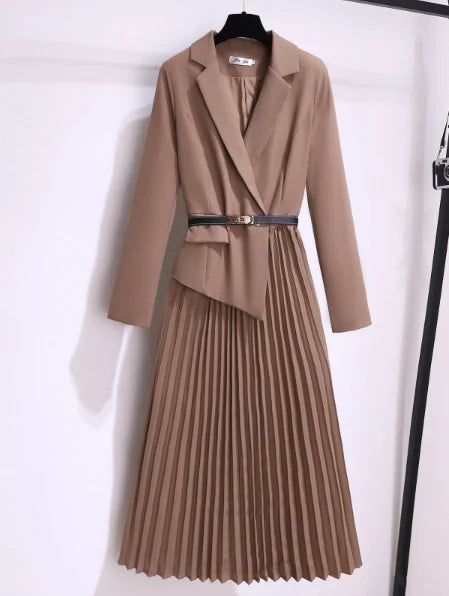 NOUVEAU RICHE Elegantes Plissiertes Blazerkleid Mit Gürtel Für Anlässe Braun