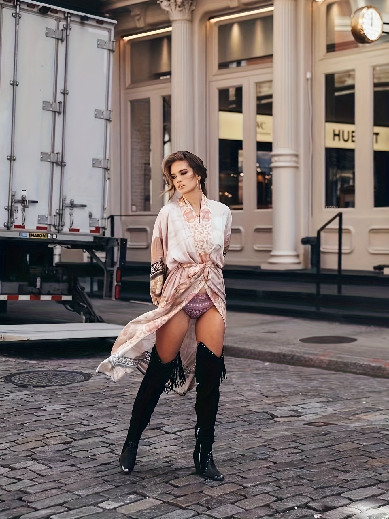 NOUVEAU RICHE Roter Blumenkimono Mit Fledermausärmeln Für Damen Luxuriös