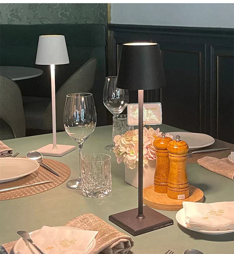 NOUVEAU RICHE Kabellose Tischleuchte Wiederaufladbar Modernes Design