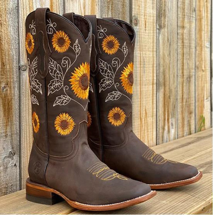 Ēden | Stiefel für Damen | Blockabsatz mit Blumendetail
