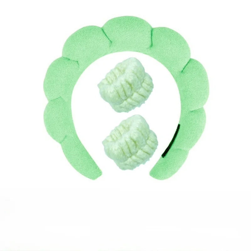 NOUVEAU RICHE Plüsch Spa-Haarband & Armband Set – Flauschiges Kosmetik Stirnband mit Handgelenk-Tüchern fürs Gesichtwaschen, 12 Farben – Fluffiea Grün