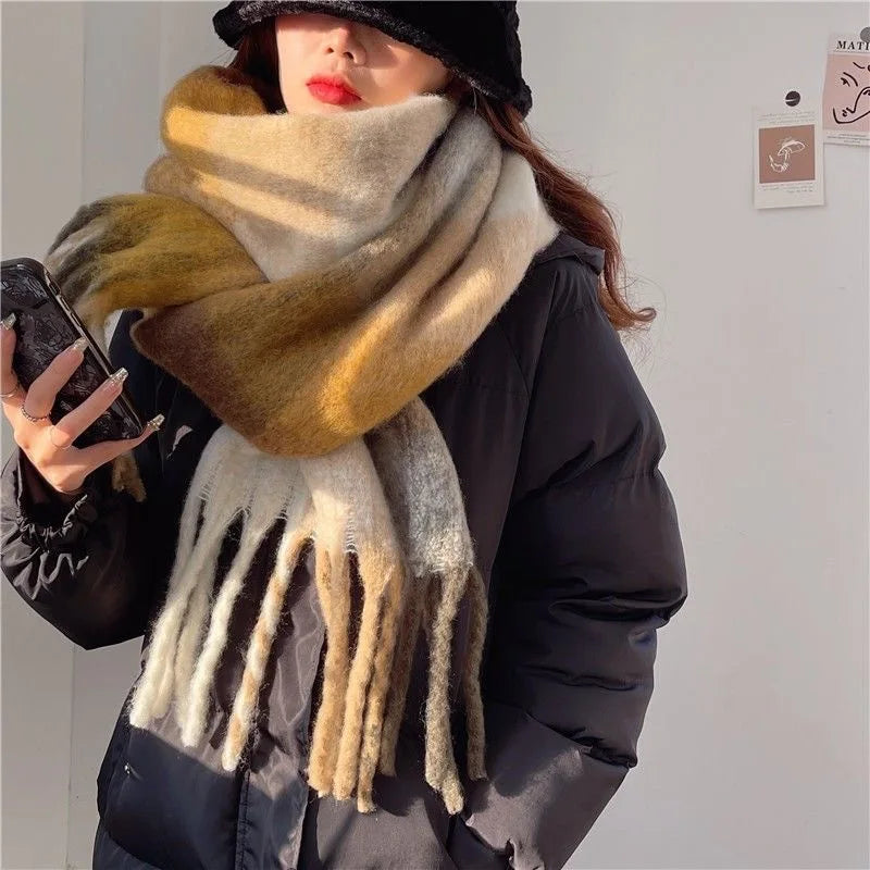 NOUVEAU RICHE Grosser Winterschal – Weicher Damenschal mit Farbverlauf & Fransen, warm, 7 Farben – Luna Beige