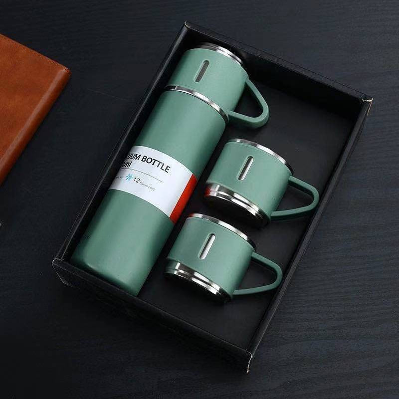 NOUVEAU RICHE Edelstahl-Thermoskanne | Die ideale Thermoskanne für unterwegs Green + 2 cups