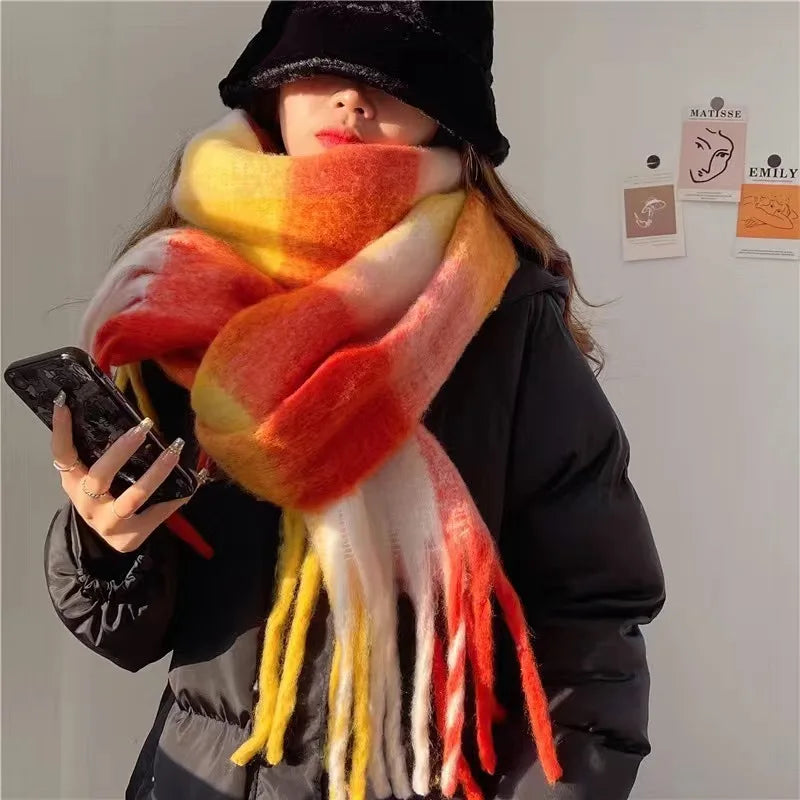 NOUVEAU RICHE Grosser Winterschal – Weicher Damenschal mit Farbverlauf & Fransen, warm, 7 Farben – Luna Rot