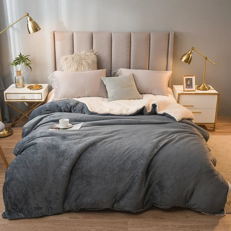 NOUVEAU RICHE Doppelseitige Flanell & Fleece Kuscheldecke – Weiche warme Decke für Bett und Sofa, 12 Farben, 5 Grössen