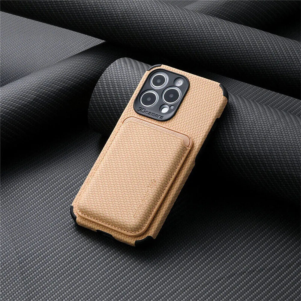 NOUVEAU RICHE Handyhülle mit Kartenfach – iPhone Wallet Case, MagSafe-kompatibel, Carbon-Optik, für iPhone 11 bis 17 – TitanWallet Carbon Beige