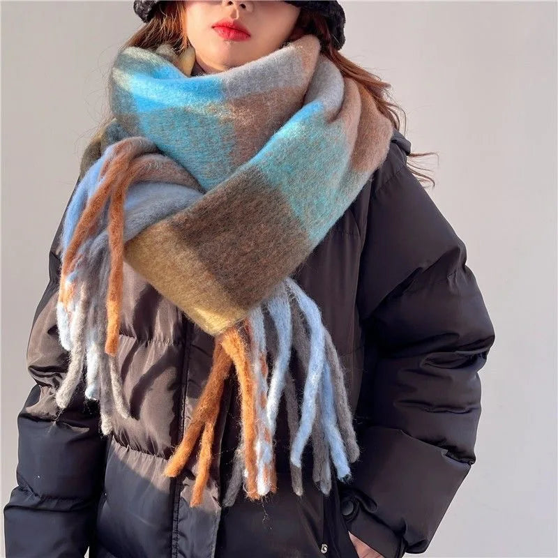 NOUVEAU RICHE Grosser Winterschal – Weicher Damenschal mit Farbverlauf & Fransen, warm, 7 Farben – Luna Hellblau