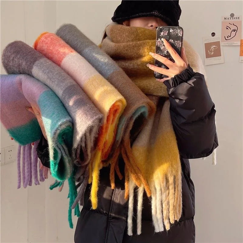 NOUVEAU RICHE Grosser Winterschal – Weicher Damenschal mit Farbverlauf & Fransen, warm, 7 Farben – Luna