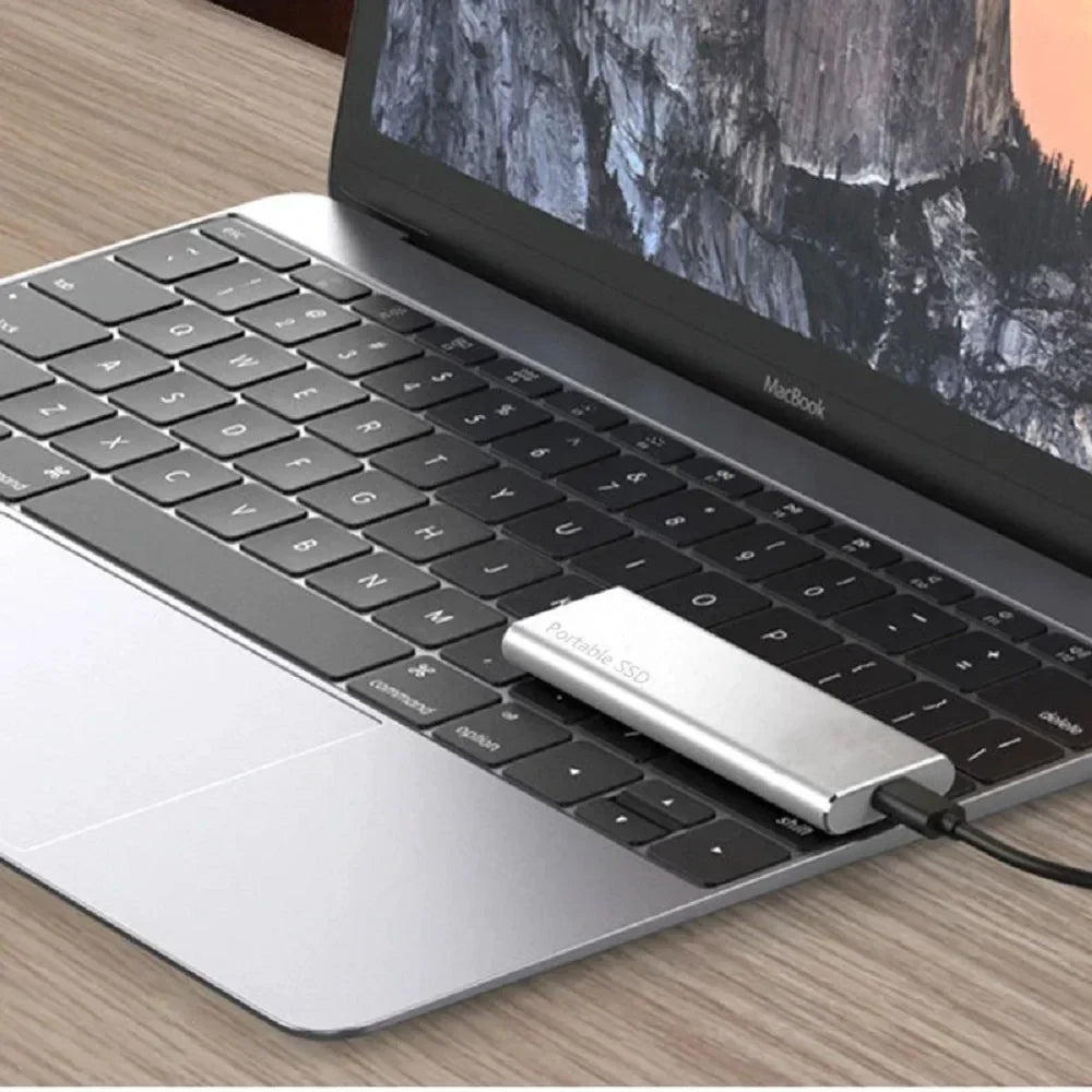 NOUVEAU RICHE Externe SSD 4TB mit USB-C – Tragbare SSD mit Aluminiumgehäuse, schneller USB 3.1 Speicher, 4 Farben