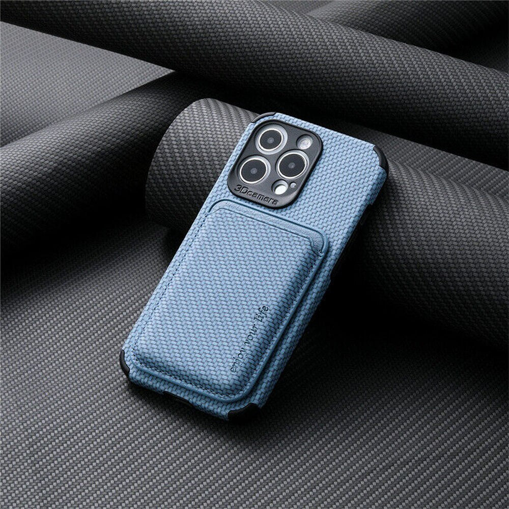 NOUVEAU RICHE Handyhülle mit Kartenfach – iPhone Wallet Case, MagSafe-kompatibel, Carbon-Optik, für iPhone 11 bis 17 – TitanWallet Carbon Blau