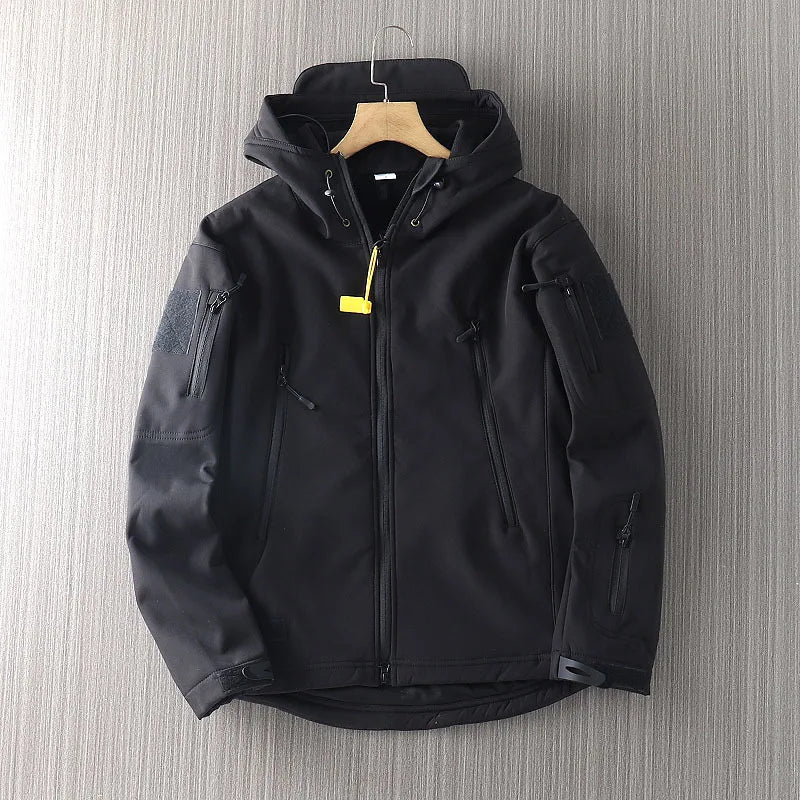 NOUVEAU RICHE Herren Regenjacke – Lässige Wasserdichte Jacke mit Kapuze und Frontreißverschluss Schwarz