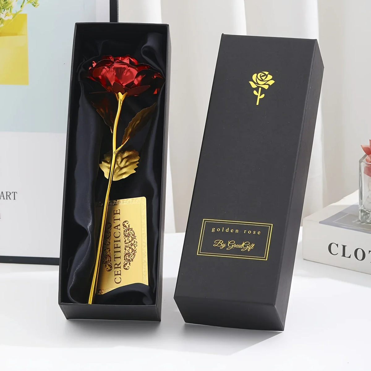 NOUVEAU RICHE Vergoldete Ewige Rose mit Geschenkbox & Grußkarte – Künstliche Ewige Rose als Deko-Geschenk zum Valentinstag, Muttertag & Jahrestag