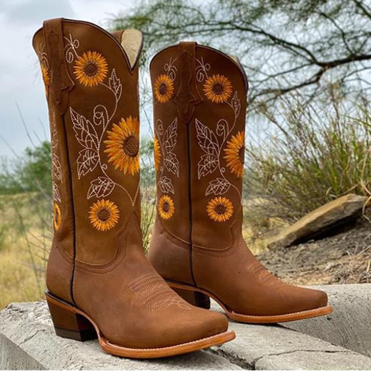 Ēden | Stiefel für Damen | Blockabsatz mit Blumendetail