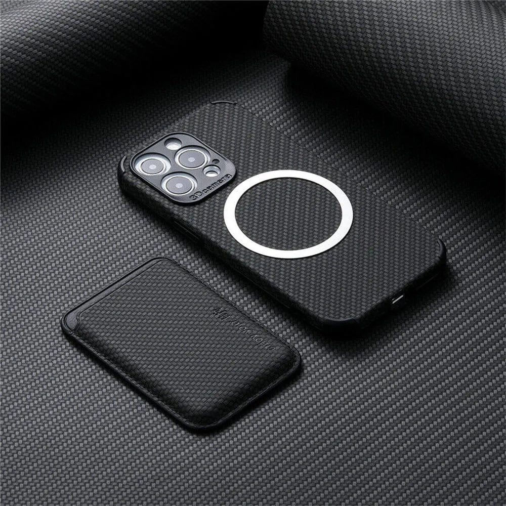 NOUVEAU RICHE Handyhülle mit Kartenfach – iPhone Wallet Case, MagSafe-kompatibel, Carbon-Optik, für iPhone 11 bis 17 – TitanWallet