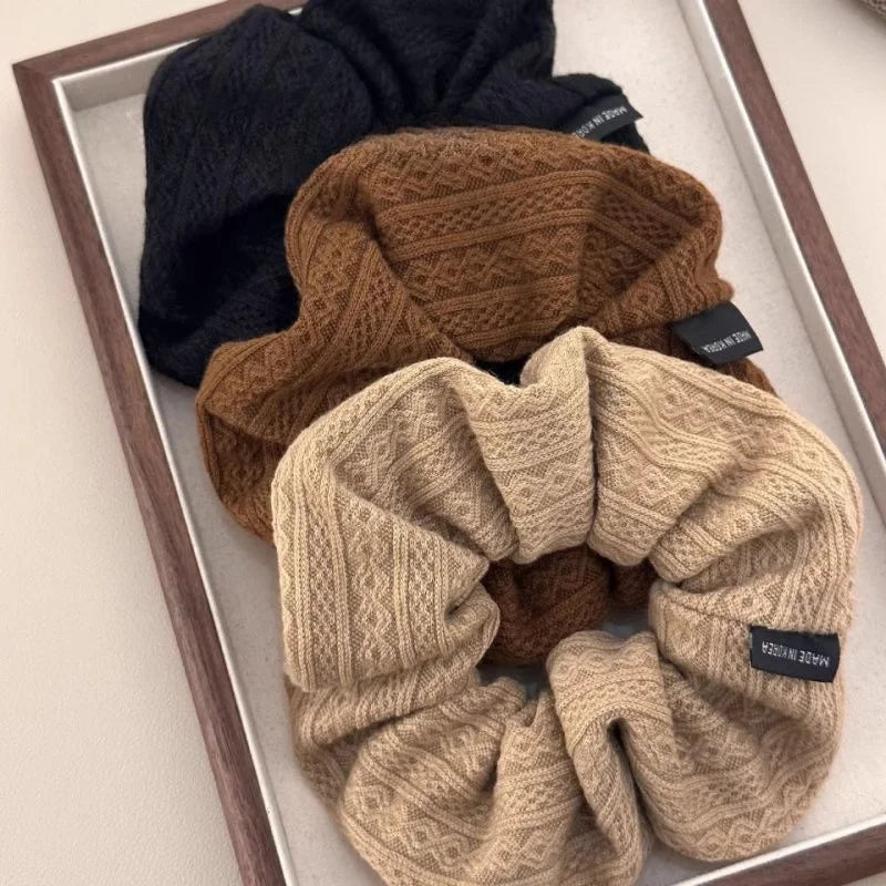 Luna | Vintage Strickmuster-Haargummi für Damen & Mädchen - Oversize gestricktes elastisches Haarband & süßer Retro-Zopfhalter Mode-Haaraccessoire