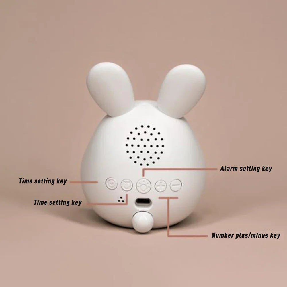 NOUVEAU RICHE Kinderwecker Hase mit LED-Nachtlicht – Wecker für Kinder mit dimmbarem Nachtlicht, Rosa oder Weiss – BunniGlow