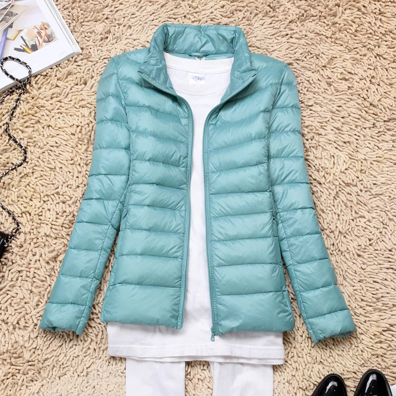 NOUVEAU RICHE Damen Daunenjacke Federleichte Mit Kapuze Taupe Faltbares Puderblauer Ständer