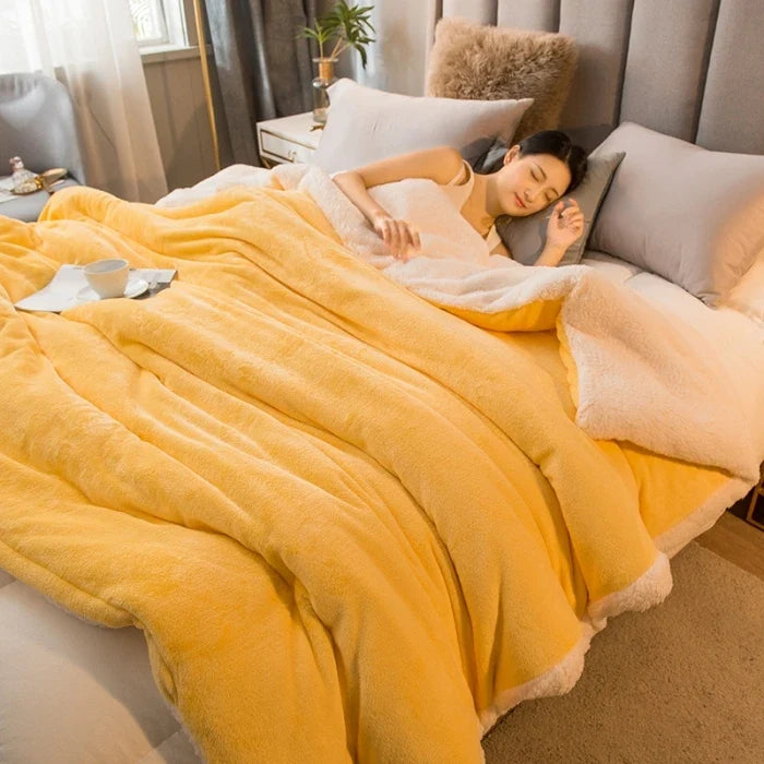 NOUVEAU RICHE Doppelseitige Flanell & Fleece Kuscheldecke – Weiche warme Decke für Bett und Sofa, 12 Farben, 5 Grössen Gelb