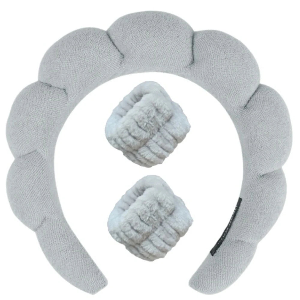 NOUVEAU RICHE Plüsch Spa-Haarband & Armband Set – Flauschiges Kosmetik Stirnband mit Handgelenk-Tüchern fürs Gesichtwaschen, 12 Farben – Fluffiea Grau