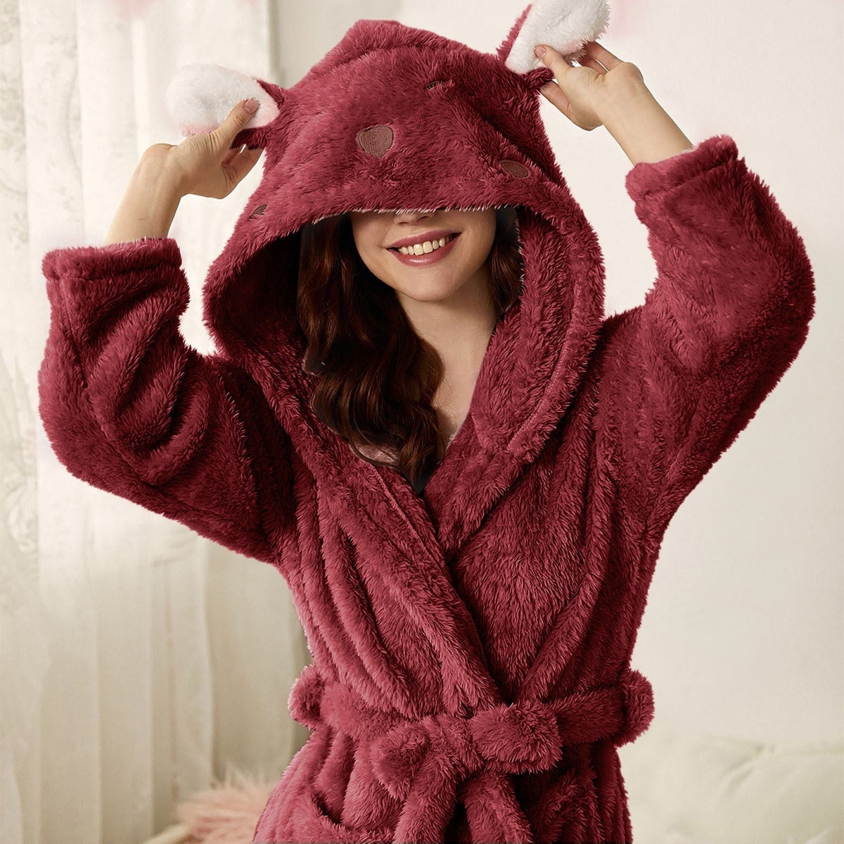 NOUVEAU RICHE Süsser Bademantel mit Tierkapuze – Weicher Plüsch Morgenmantel mit Hasen- oder Fuchskapuze, lang & warm, S–XXL – Zahara