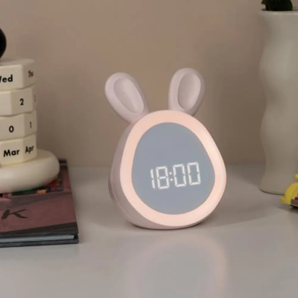 NOUVEAU RICHE Kinderwecker Hase mit LED-Nachtlicht – Wecker für Kinder mit dimmbarem Nachtlicht, Rosa oder Weiss – BunniGlow