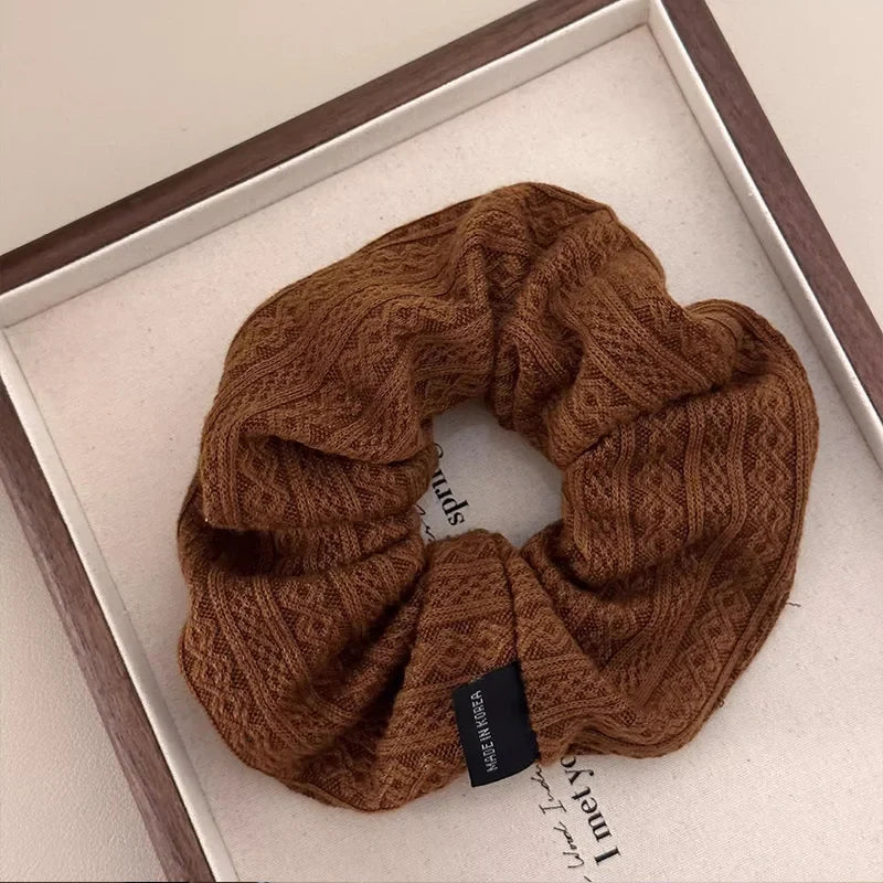 Luna | Vintage Strickmuster-Haargummi für Damen & Mädchen - Oversize gestricktes elastisches Haarband & süßer Retro-Zopfhalter Mode-Haaraccessoire