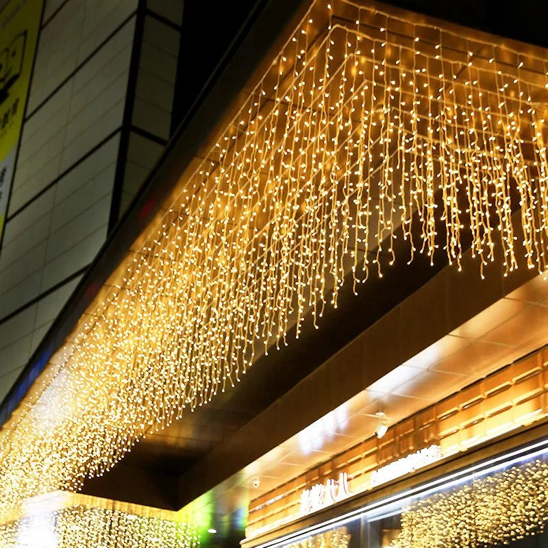 NOUVEAU RICHE Stimmungsvolle Eiszapfen-Beleuchtung – LED Eisregen Lichterkette Aussen 4,8 m, Wasserdicht, Weihnachtsbeleuchtung – FrostGlow