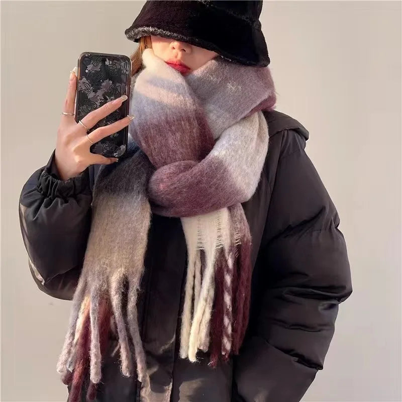 NOUVEAU RICHE Grosser Winterschal – Weicher Damenschal mit Farbverlauf & Fransen, warm, 7 Farben – Luna Lila