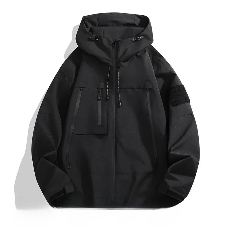 NOUVEAU RICHE Herren Regenjacke – Wasserdichte Jacke mit Kapuze und Modischem Look Schwarz