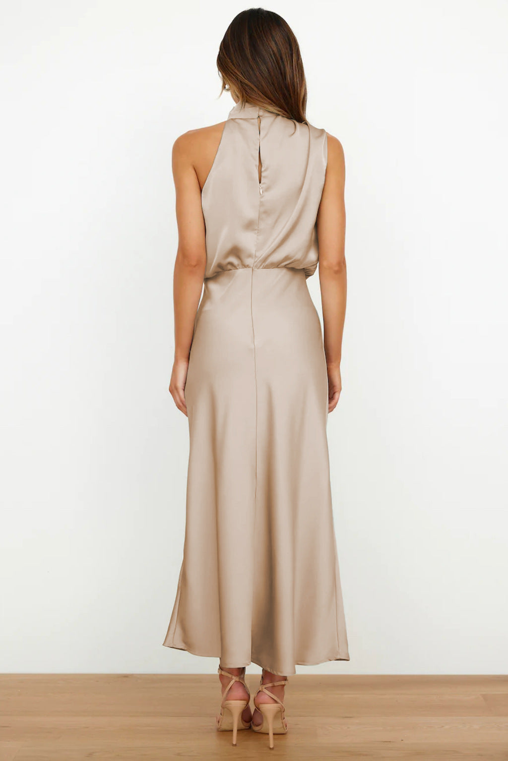 NOUVEAU RICHE Sahara Drapé Kleid Mit Hohem Kragen Und Drapierter Silhouette