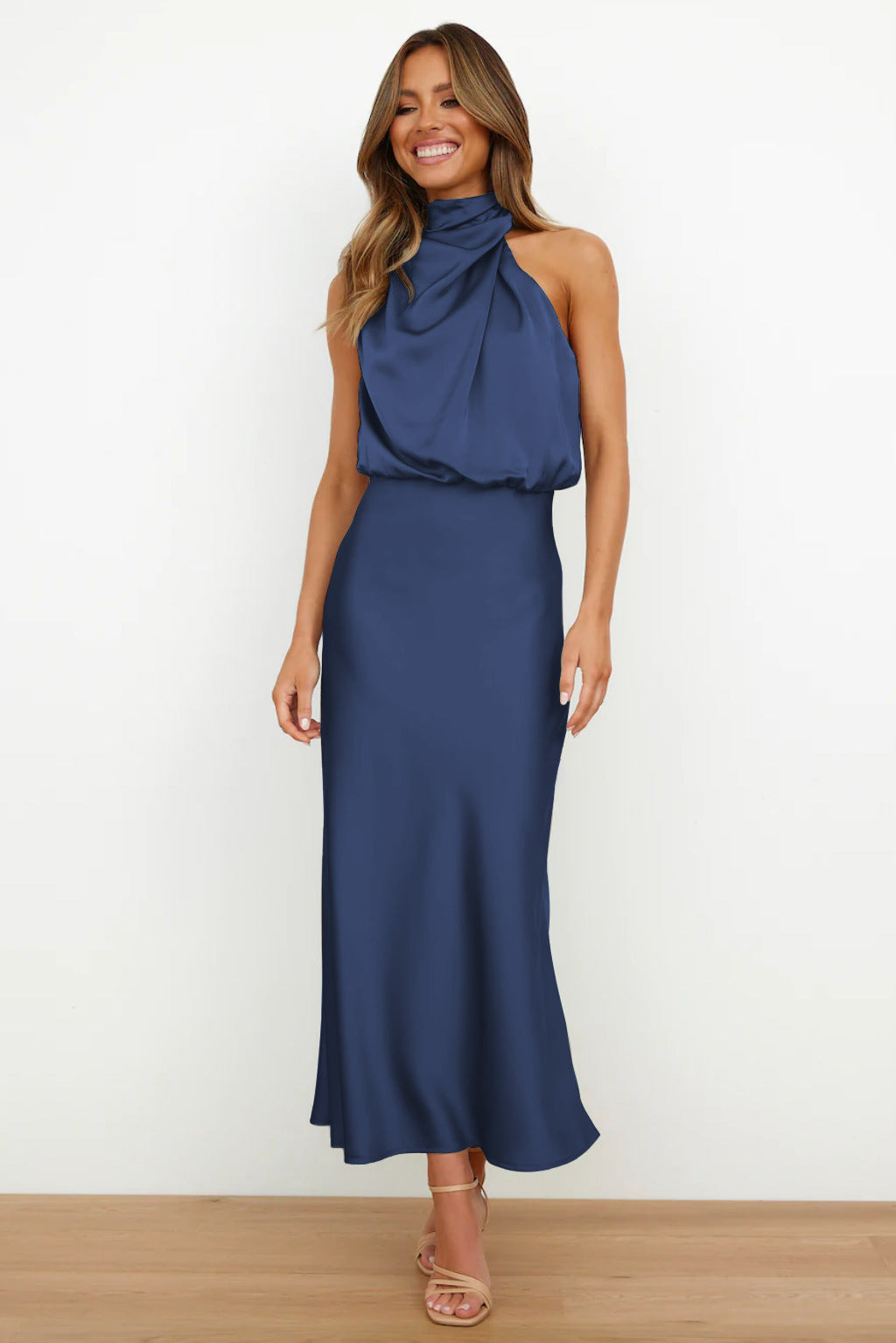 NOUVEAU RICHE Sahara Drapé Kleid Mit Hohem Kragen Und Drapierter Silhouette Marineblau
