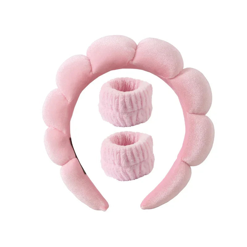 NOUVEAU RICHE Plüsch Spa-Haarband & Armband Set – Flauschiges Kosmetik Stirnband mit Handgelenk-Tüchern fürs Gesichtwaschen, 12 Farben – Fluffiea Pink