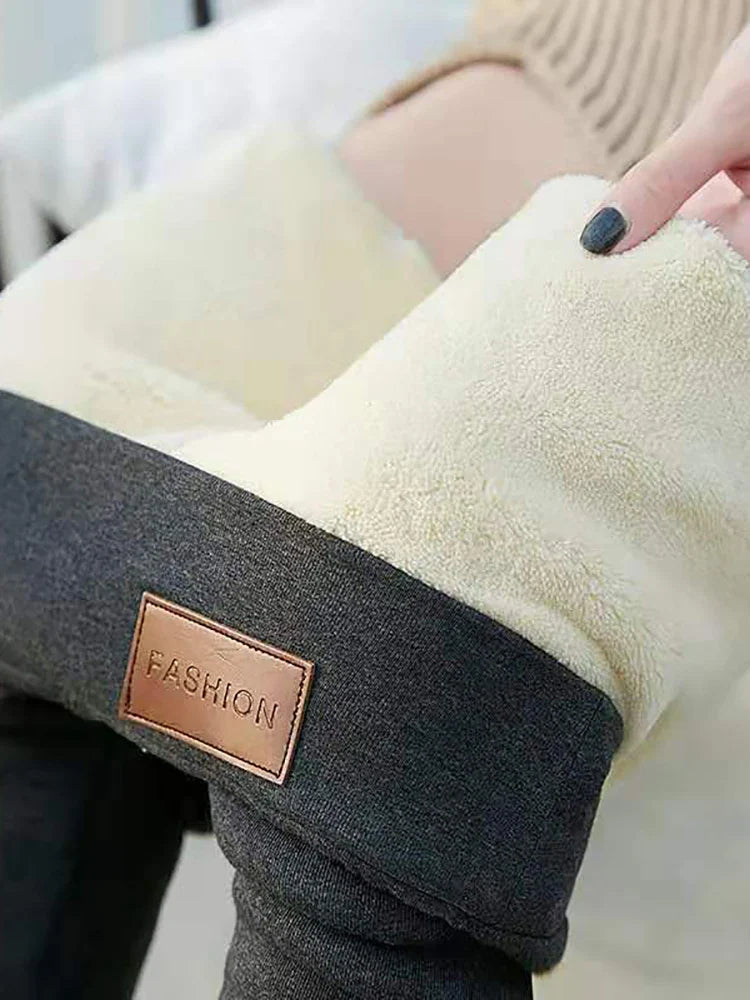 NOUVEAU RICHE Damen Fleecegefütterte Thermoleggings Hohe Taille Winterbekleidung Alphabet Dunkelgrau