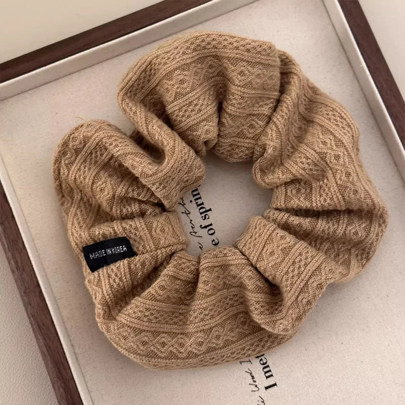 Luna | Vintage Strickmuster-Haargummi für Damen & Mädchen - Oversize gestricktes elastisches Haarband & süßer Retro-Zopfhalter Mode-Haaraccessoire