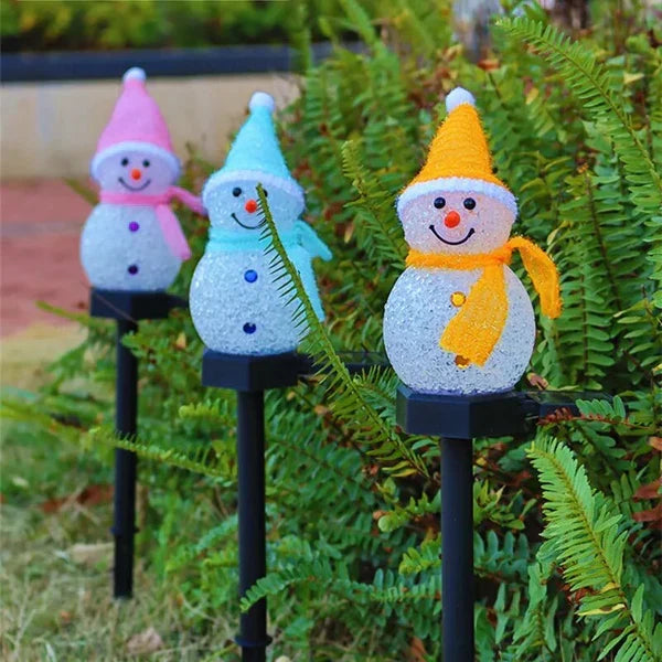NOUVEAU RICHE Solarbetriebene Schneemannlampe – Solar Gartenleuchte Schneemann, Weihnachtsdeko Aussen, 1+1 Gratis – SolarSnow