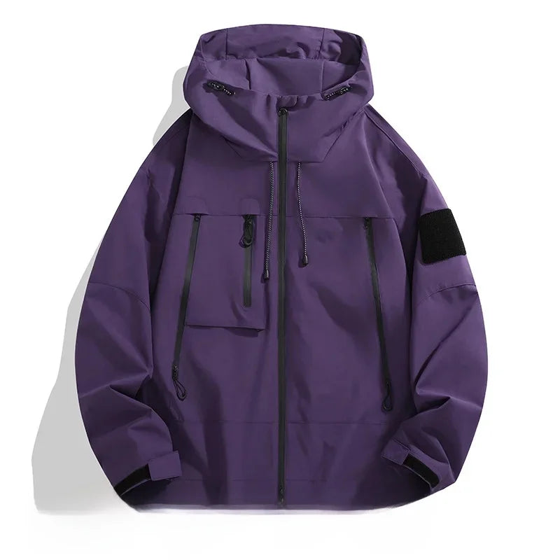 NOUVEAU RICHE Herren Regenjacke – Wasserdichte Jacke mit Kapuze und Modischem Look Lila